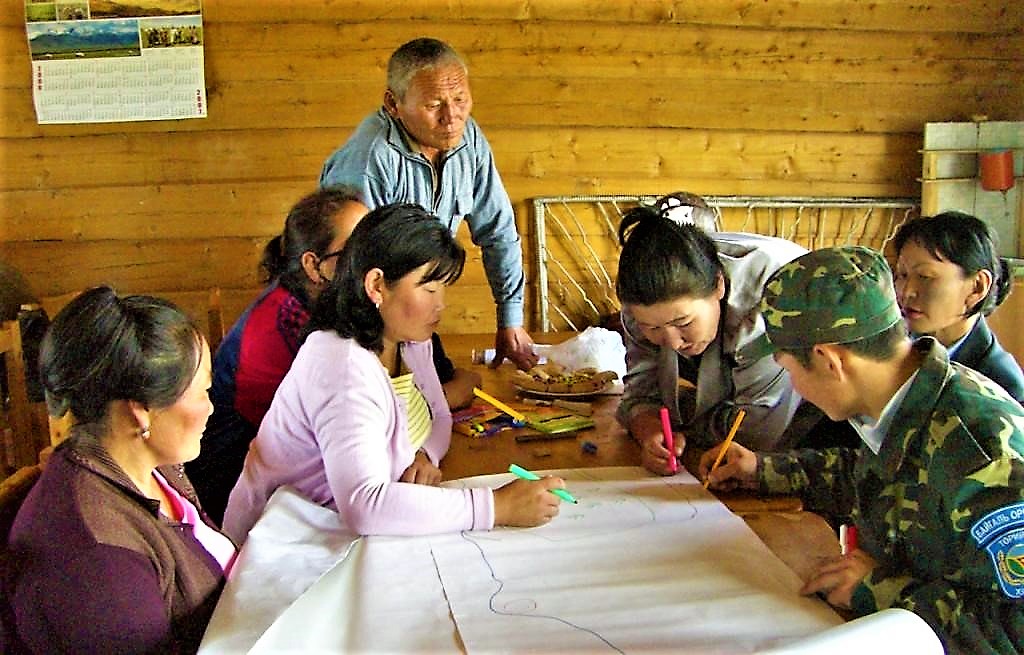 A Mongolian community drawing a map of their water resources and water / sanitation related problems in a workshop. Source: CONRADIN (2008)