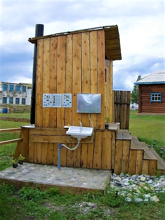 An information sheet placed outside a new urine diversion toilet in Khatgal, with an English graph on the left and a Mongolian on the right side. Source: CONRADIN (2007)