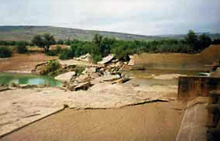 Diversion weir blown up by farmers as it interfered with the base flows, Pakistan. Source: FAO (2010) 
