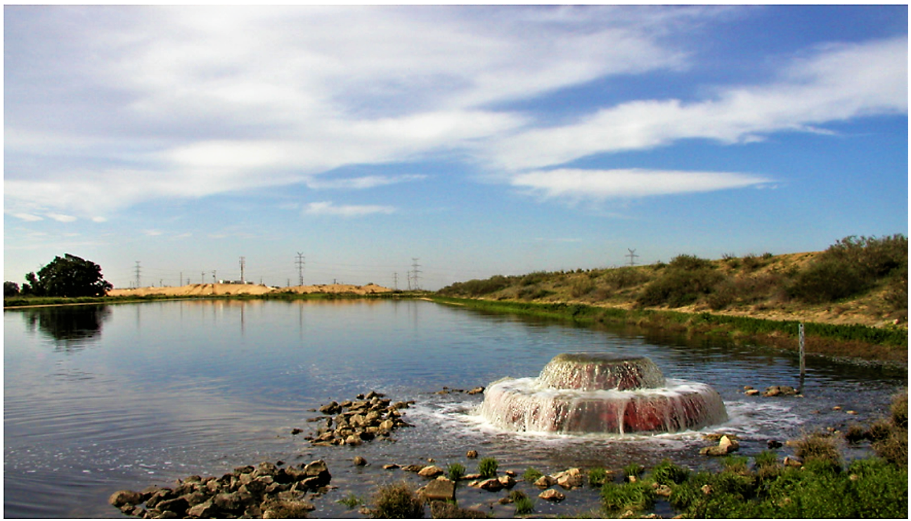 Reclaimed water flowing into a percolation or recharge pond. Source: LOFTUS (2011)