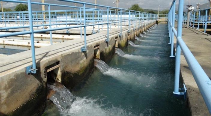 Salida de agua de tanques sedimentadores 