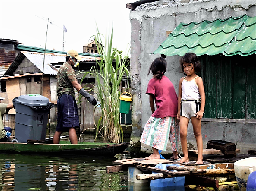 The “Wrap, Contain and Collect” technique was applied in the Philippines flooding, by "Medecins Sans Frontières", using normal plastic buckets (green with yellow lid) regularly collected by a sanitation team on boat. It could be combined with distribution and use of peepoo bags. Source: PEN (2010) 